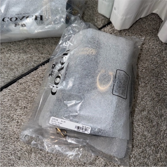 Final price NWT Coach Quilted Tabby Wristlet Crossbody Bag with Gold Chain - Picture 15 of 15